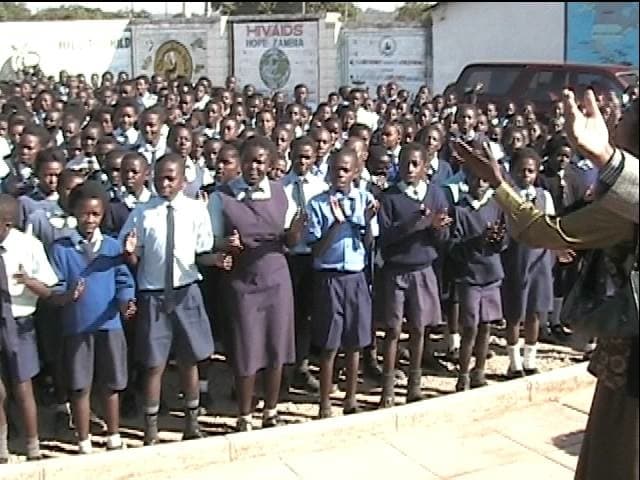 劉瑞河 副理事長 - 尚比亞贈經